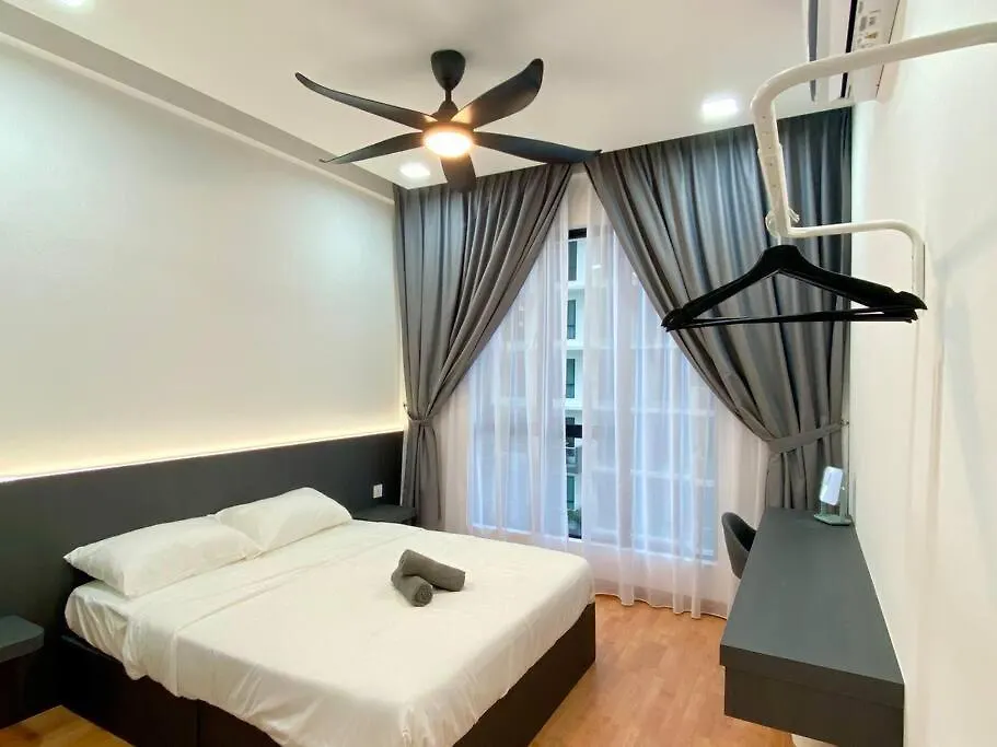 Apartment Hck10 Platino Projector /3Min Walk Paradigm/Sutera Jb Johor Bahru